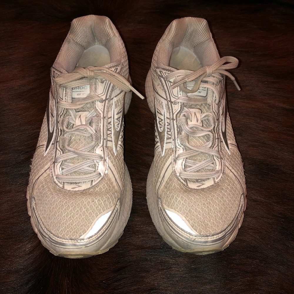 Brooks Adrenaline GTS 9.5 Running Shoe White Silver